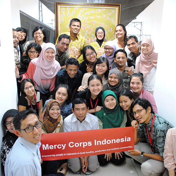 Seragam Batik Fractal untuk MERCY CORPS