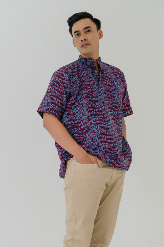 Tirta Batik Fractal Pria Lengan Pendek Kerah Mandarin Kemeja 5